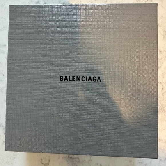 Pebbled leather Balenciaga wallet in great condition.  Neo classic mini wallet - Picture 4 of 6
